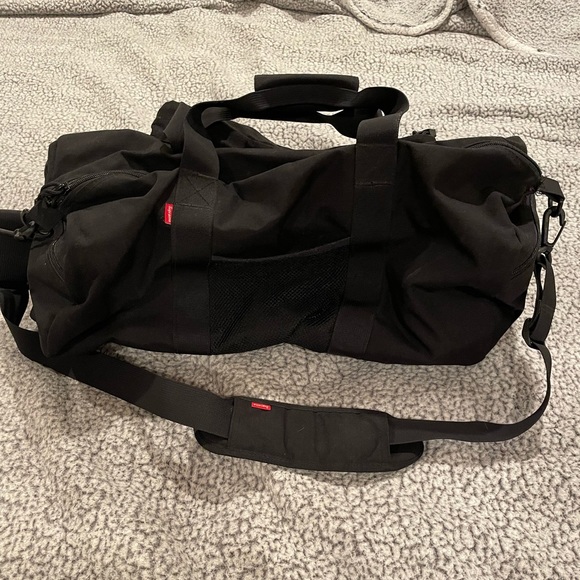 Supreme Duffel - Picture 6 of 6